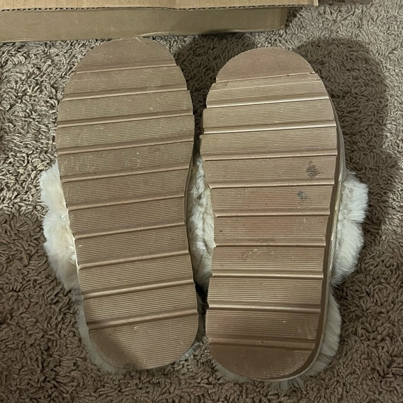 Express Cream Pearl Embellished Slippers - Picture 10 of 10